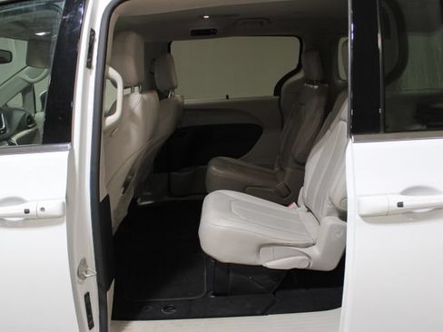 Used 2021 Chrysler Voyager Lxi FWD image 14
