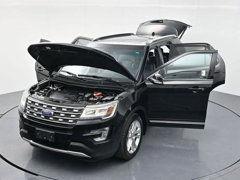Used 2016 Ford Explorer XLT w/ Equipment Group 202A AWD/4WD image 57
