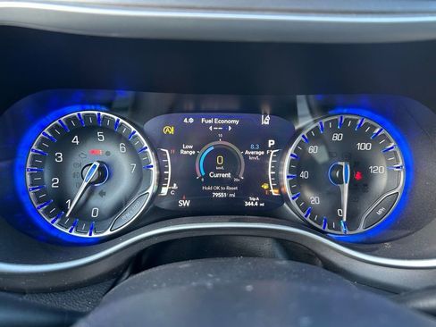 Used 2022 Chrysler Pacifica Touring-L image 25