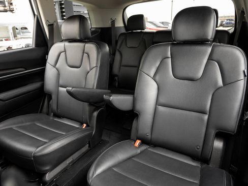 Used 2024 Kia Telluride S image 27