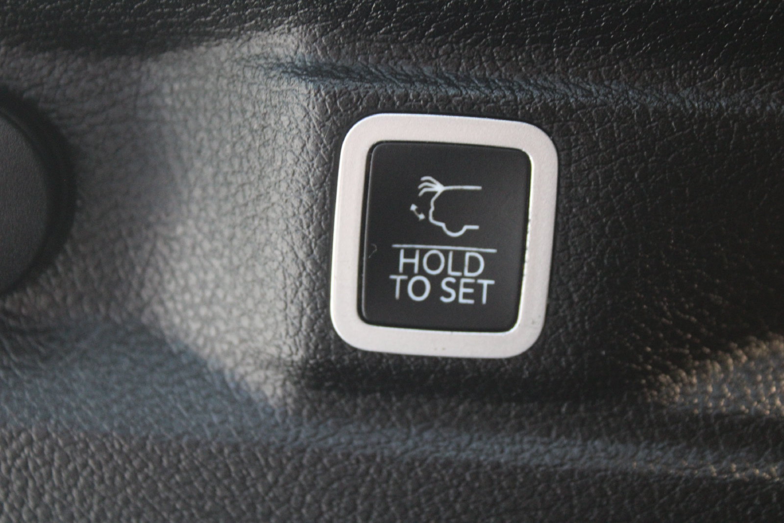 Used 2022 Jeep Grand Cherokee L Limited RWD image 11