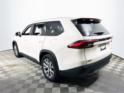 Used 2024 Toyota Grand Highlander XLE image 5