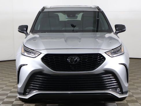 Used 2024 Toyota Highlander XSE image 12
