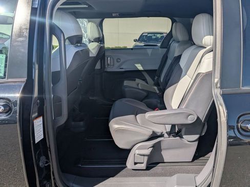 Used 2021 Toyota Sienna XSE w/ XSE Plus Package AWD/4WD image 18