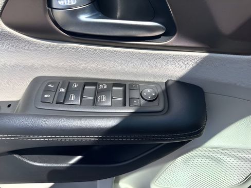 Used 2023 Chrysler Voyager LX FWD image 29