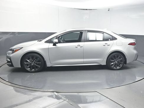Used 2025 Toyota Corolla XSE FWD image 5
