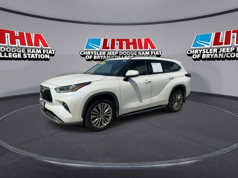 Used 2020 Toyota Highlander Platinum image 4