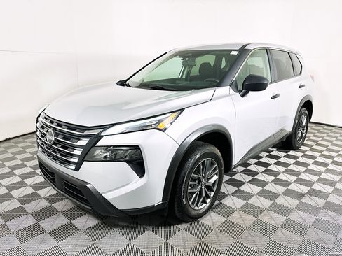 Used 2024 Nissan Rogue S image 7