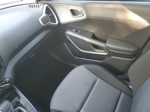 Used 2022 Kia Soul LX image 11