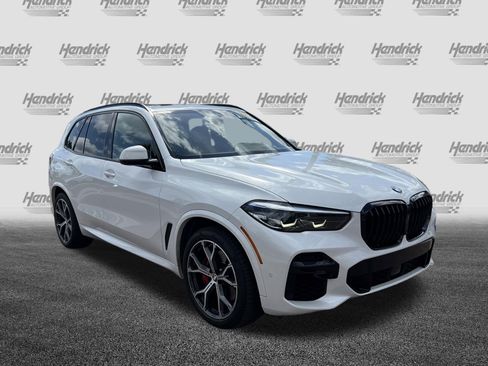 Used 2022 BMW X5 xDrive40i w/ M Sport Package image 2