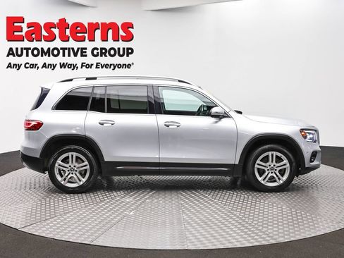 Used 2022 Mercedes-Benz GLB 250 4MATIC w/ Premium Package Lite image 3