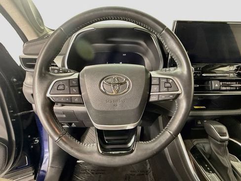 Used 2023 Toyota Highlander Platinum FWD image 11