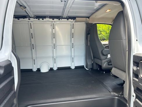 New 2026 Chevrolet Express 2500 Extended RWD image 32