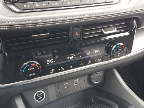 Used 2022 Nissan Rogue SV image 15