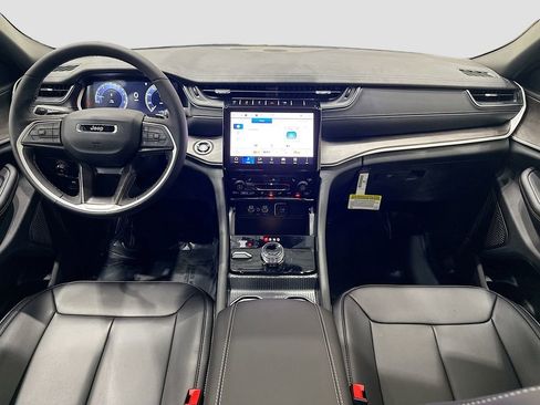 New 2025 Jeep Grand Cherokee Limited w/ Black Appearance Package image 28