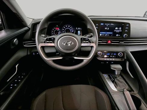 Used 2023 Hyundai Elantra SEL FWD image 5