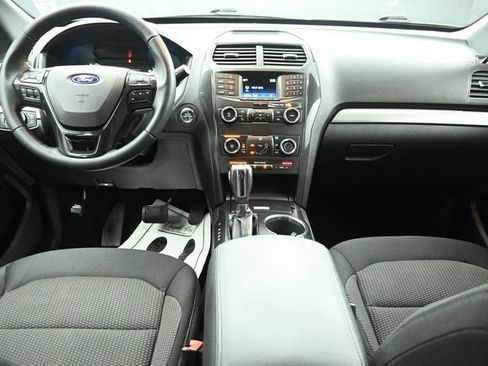 Certified 2018 Ford Explorer XLT FWD image 22