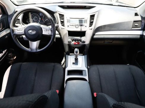 Used 2011 Subaru Outback 2.5i AWD/4WD image 2