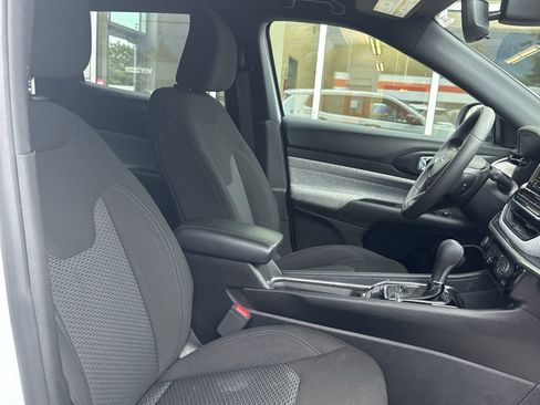 Used 2024 Jeep Compass Sport image 11