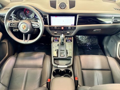 Certified 2025 Porsche Macan AWD/4WD image 20