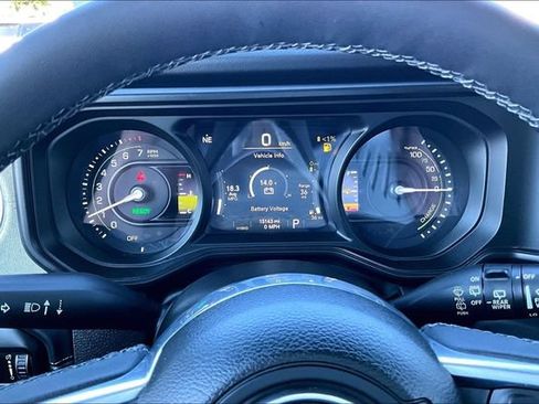 Used 2025 Jeep Wrangler Unlimited Sahara AWD/4WD image 13