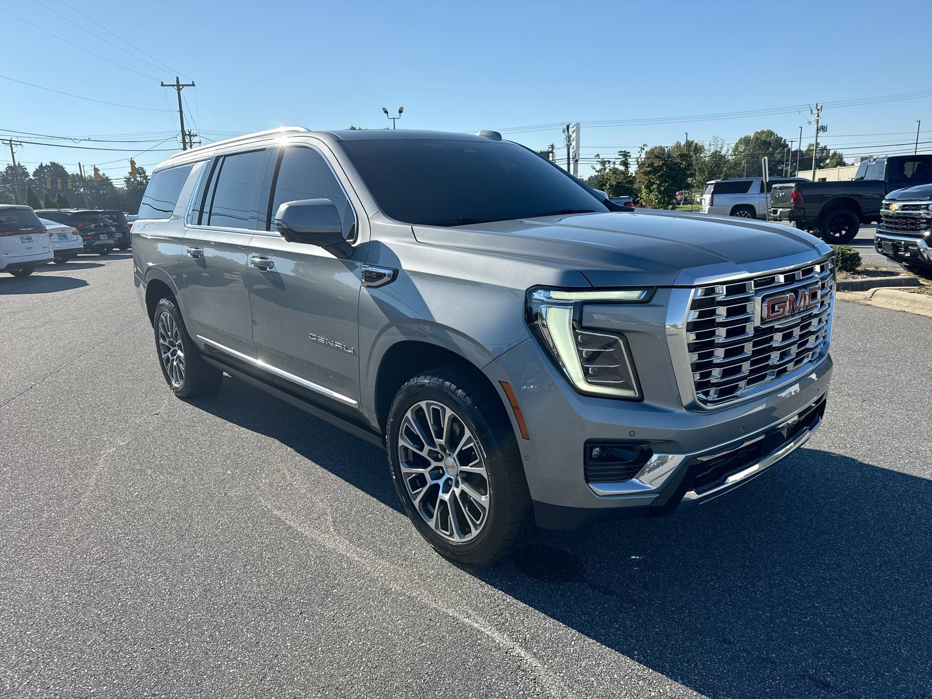 Certified 2025 GMC Yukon XL Denali w/ Denali Reserve Package AWD/4WD image 2