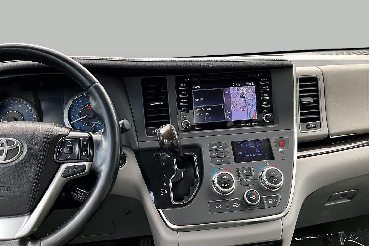 Used 2018 Toyota Sienna XLE w/ XLE Navigation Package FWD image 6