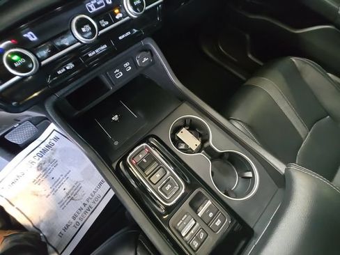Used 2023 Honda Pilot Touring image 18