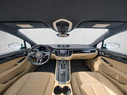 Used 2018 Porsche Macan AWD/4WD image 16