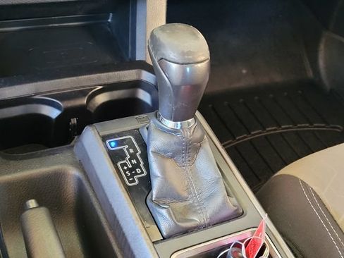 Certified 2022 Toyota Tacoma TRD Off-Road AWD/4WD image 23