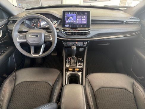 Used 2024 Jeep Compass Latitude w/ Convenience Group AWD/4WD image 19