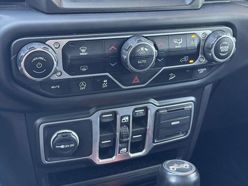 Used 2018 Jeep Wrangler Unlimited Sahara AWD/4WD image 21