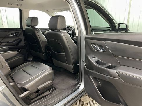 Used 2021 Chevrolet Traverse LT image 38