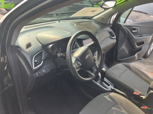 Used 2021 Chevrolet Trax LS w/ Tint and Cruise Package AWD/4WD image 21
