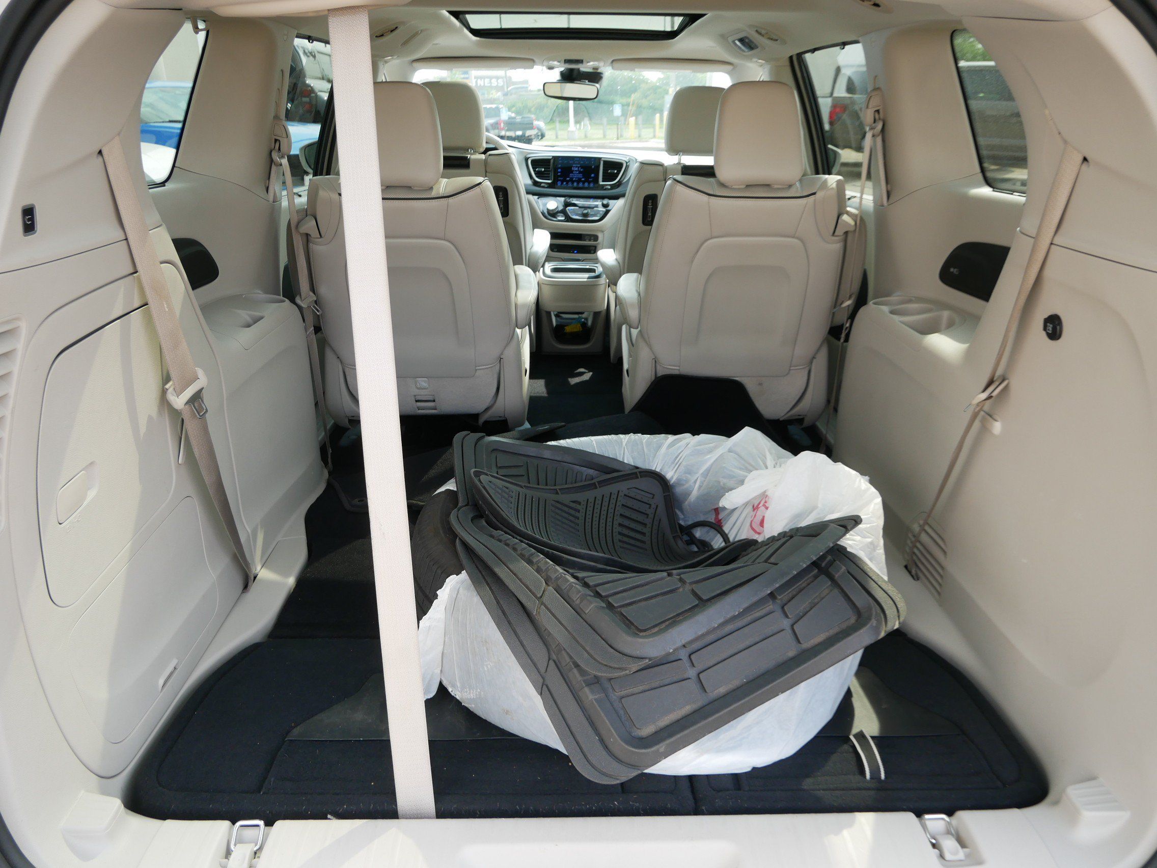Used 2017 Chrysler Pacifica Platinum FWD image 8