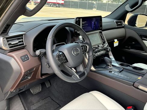 New 2026 Lexus LX 700h Luxury image 8