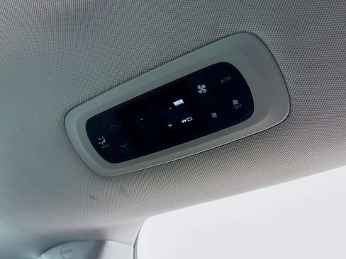 Used 2024 Chrysler Pacifica Touring-L FWD image 24