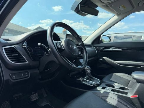 Used 2021 Kia Seltos SX AWD/4WD image 2