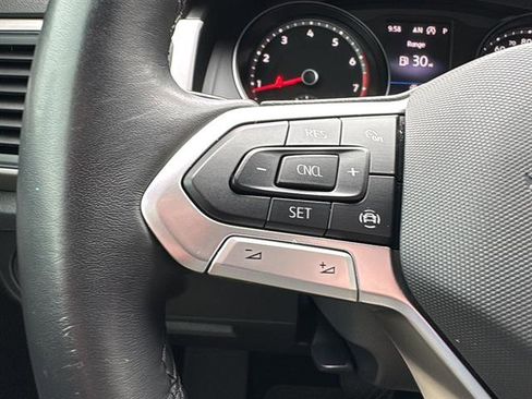 Used 2020 Volkswagen Atlas Cross Sport SE image 18