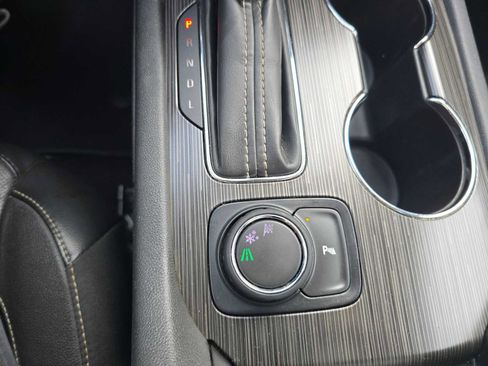 Used 2018 GMC Acadia SLT image 34