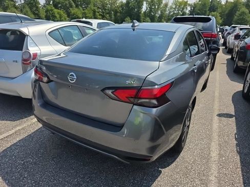 Used 2021 Nissan Versa SV FWD image 4