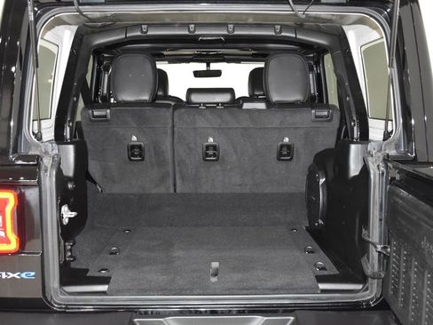 Used 2022 Jeep Wrangler Unlimited Sahara image 29