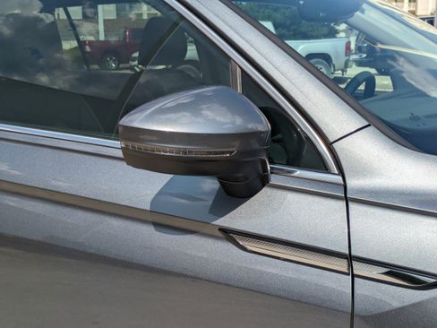 Certified 2023 Volkswagen Tiguan SE FWD image 12