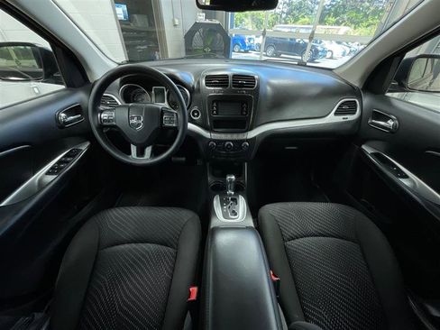 Used 2019 Dodge Journey SE image 18
