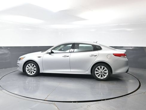 Used 2017 Kia Optima EX w/ Premium Package FWD image 8
