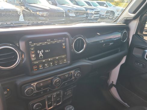 Used 2021 Jeep Wrangler Unlimited Sahara image 18