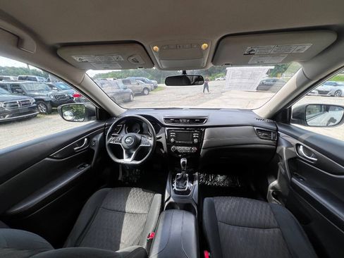 Used 2017 Nissan Rogue S AWD/4WD image 12