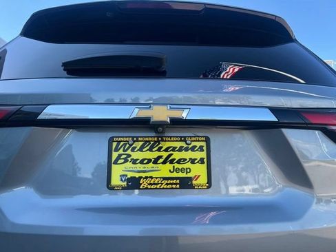 Used 2023 Chevrolet Traverse LT FWD image 8