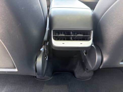Used 2021 Tesla Model Y Long Range AWD/4WD image 19
