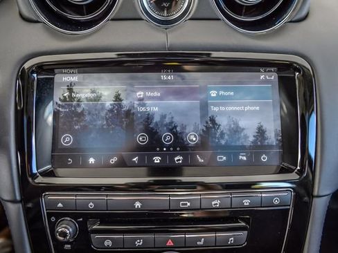 Used 2019 Jaguar XJ L Portfolio RWD image 19